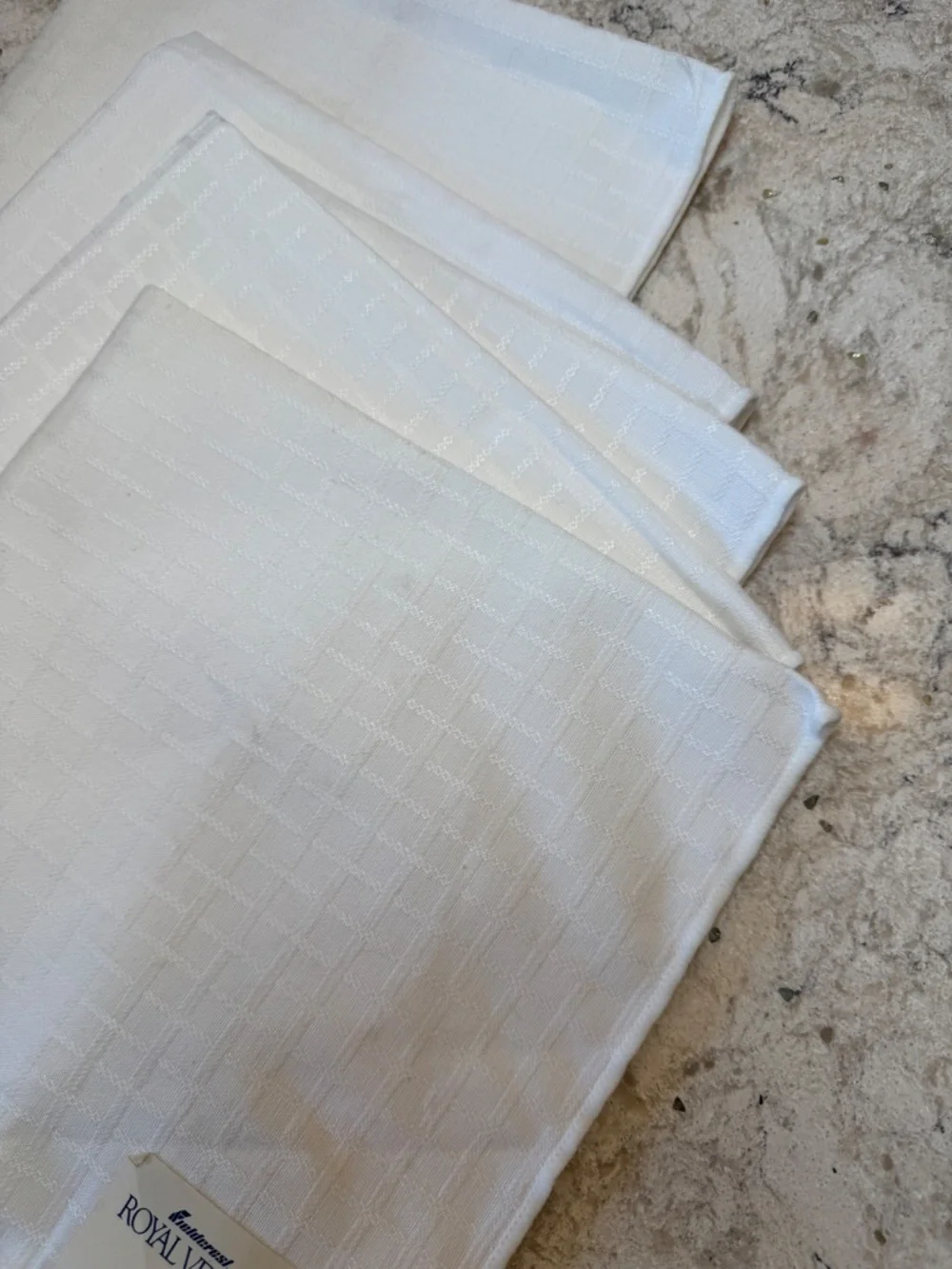 Fieldcrest Royal Velvet Set of 4 Dinner‎ Napkins White linen
